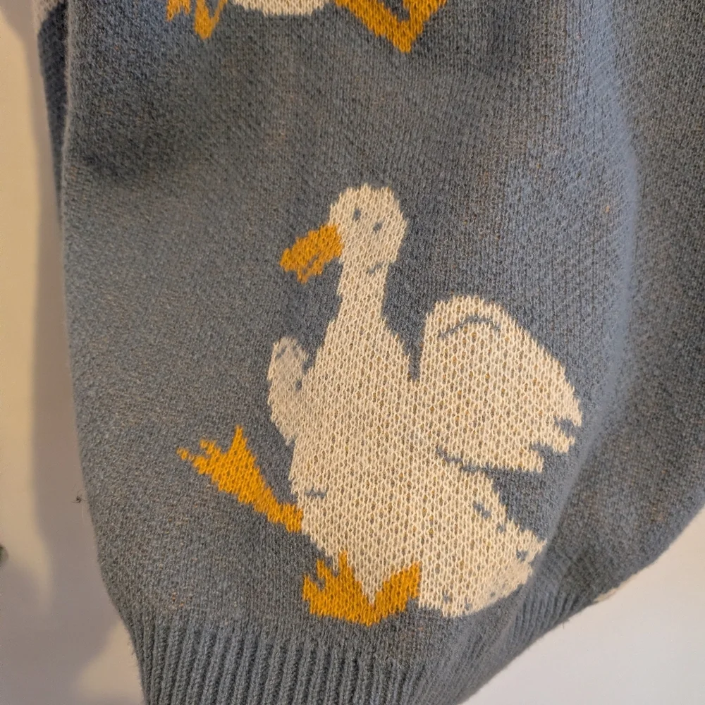 SHEIN Blue Sweater with Goose / Duck Pattern Size XL 🪿 - Picture 6 of 8